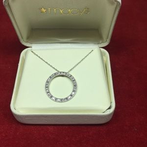 Diamond Circle pendant in white gold NWT